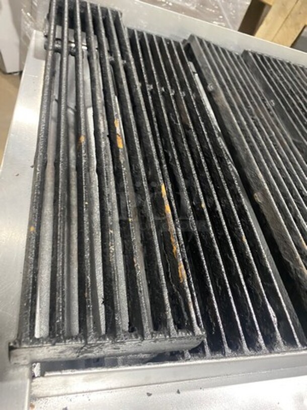 SWEET! Vulcan Commercial Countertop Natural Gas Powered Char Broiler Grill! Stainless Steel Body! On Small Legs! - Image 6 of 9