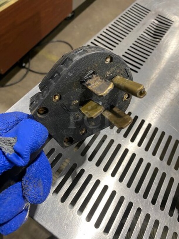 Bakers Pride Commercial Electric Powered Single Deck Convection Oven! With View Through Doors! Metal Oven Racks! All Stainless Steel! With Legs! Model: GDCO11E SN: 555361102003 208V 60HZ 1/3 Phase - Image 9 of 9