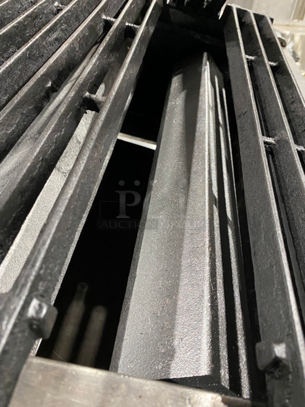 Radiance Commercial Countertop Natural Gas Powered Char Broiler Grill! 8 Burners! Stainless Steel Body! On Small Legs! - Image 6 of 8