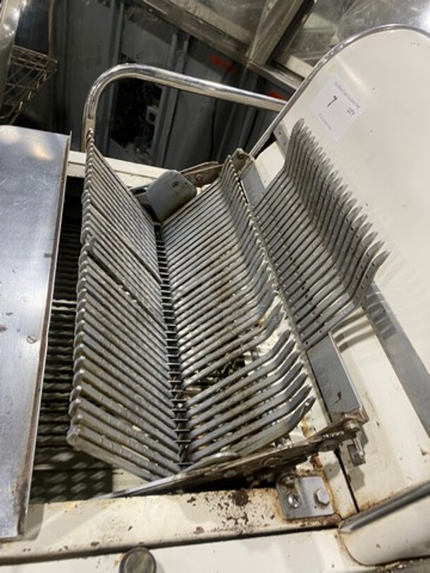 Berkel Commercial Countertop Bread Loaf Slicer! WORKING WHEN REMOVED! Model: MB7/16 SN: 508MB491 115V 60HZ 1 Phase - Image 5 of 8