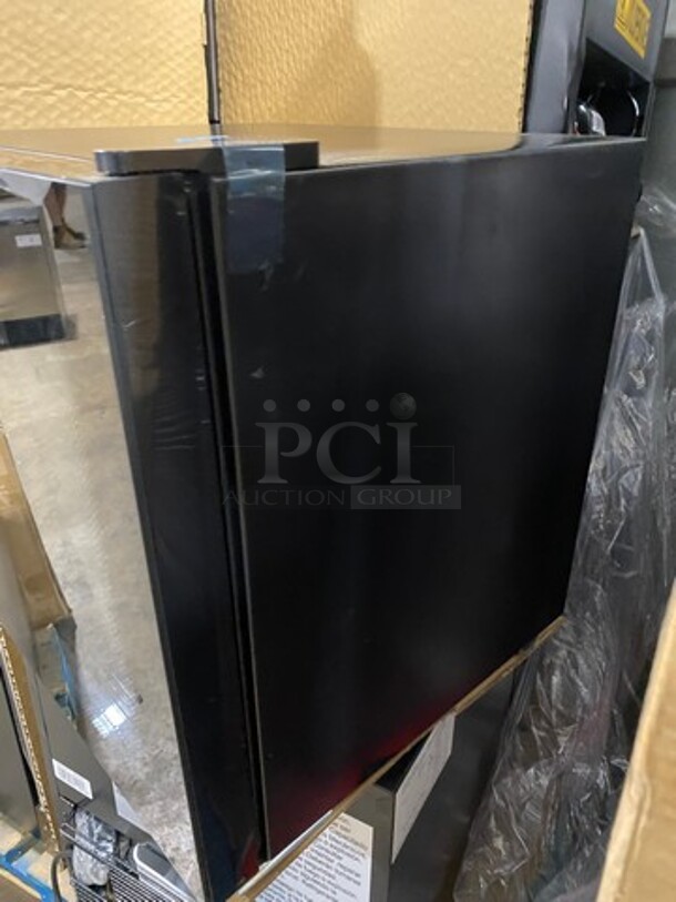 NEW! OUT OF THE BOX! SCRATCH-N-DENT! Artic King Single Door Wine Bottle Cooler/Chiller! Model: AWCA016ADB 115V - Image 2 of 7