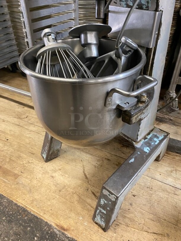 Hobart Metal Commercial Floor Style 30 Quart Planetary Dough Mixer w/ Stainless Steel Mixing Bowl, Bowl Guard, Dough Hook, Paddle and Whisk Attachments! Working When Removed! MODEL D300 SN:11098163 115V 1 Phase! - Image 8 of 10