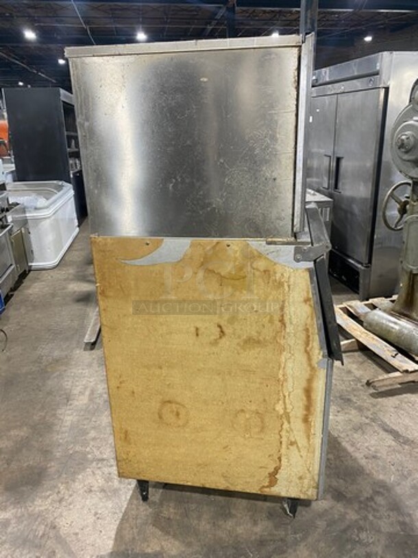 Hoshizaki Commercial Ice Maker Machine! With Commercial Ice Bin! All Stainless Steel! On Legs! 2x Your Bid Makes One Unit! Model: KML451MAH SN: T04527D 115/120V 60HZ 1 Phase - Image 2 of 8