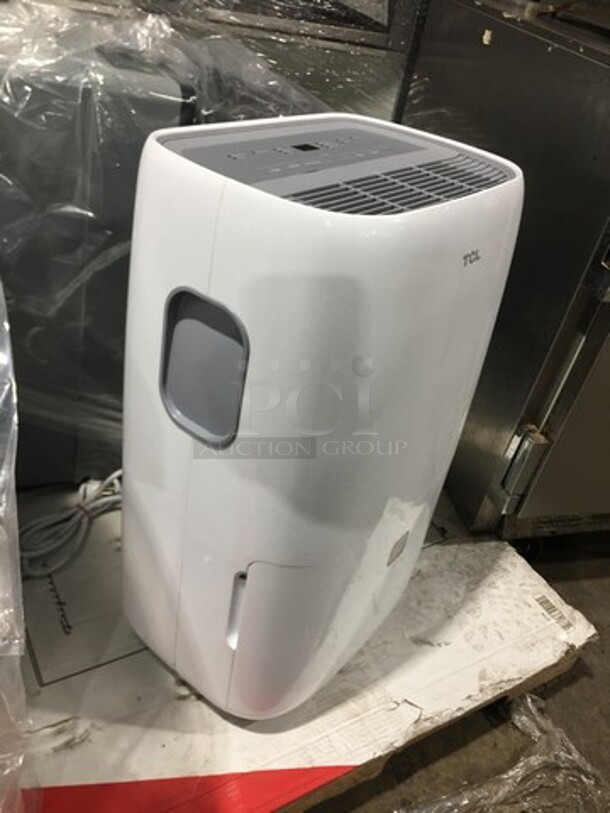 NEW! OUT OF THE BOX! SCRATCH-N-DENT! TCL 70 Pint Portable Dehumidifier Unit! With Built In Pump! Model: DEA70EP 115V - Image 3 of 9