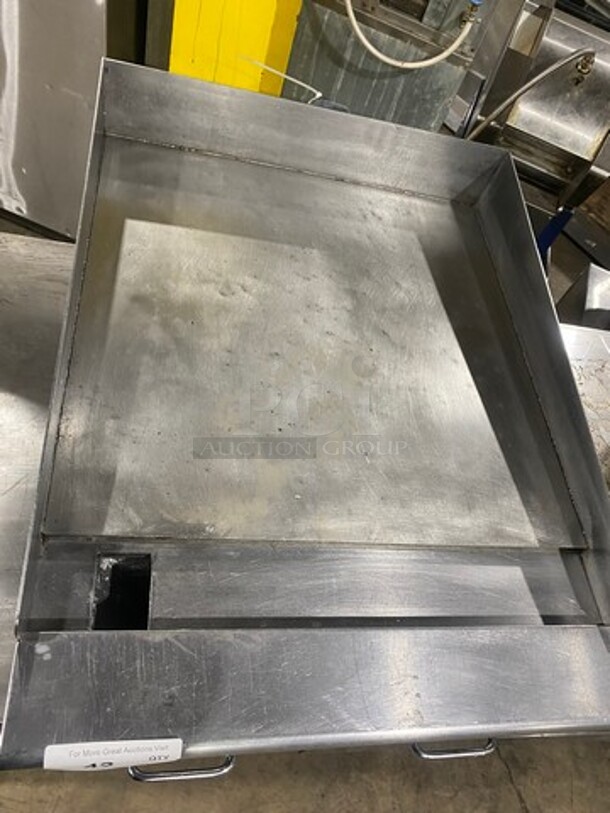 Vulcan Commercial Countertop Natural Gas Powered Flat Top Griddle! With Thermostat Controls! With Back And Side Splashes! All Stainless Steel! On Legs! Model: 24RFG SN: 650124046 - Image 5 of 11