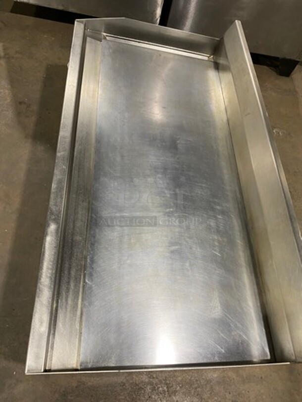 MagiKitch'n Commercial Countertop Natural Gas Powered Mirror Shine Flat Top Griddle! With Back And Side Splashes! All Stainless Steel! WORKING WHEN REMOVED! - Image 5 of 9