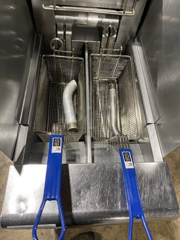 Frymaster Commercial Electric Powered Deep Fat Fryer! With Metal Frying Baskets! With Side Splashes! All Stainless Steel! On Casters! Model: RE1142SE SN: 1508NA0057 208V 60HZ 3 Phase - Image 5 of 10