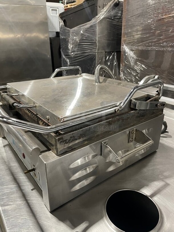 Eurodib Commercial Countertop Panini/Sandwich Press! With Ribbed Press! All Stainless Steel! 120V! Model: SFE02345-120! - Image 2 of 8