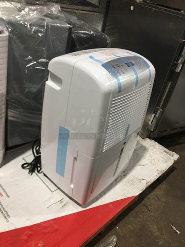 NEW! OUT OF THE BOX! SCRATCH-N-DENT! Whynter 70 Pint Portable Dehumidifier Unit! With Built In Pump! Model: RPD702WP 115V - Image 3 of 9