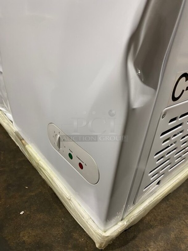 SCRATCH-N-DENT! Kelvinator Commercial Reach Down Freezer! Model: KCNF073WS SN: 95111779 115V - Image 10 of 12