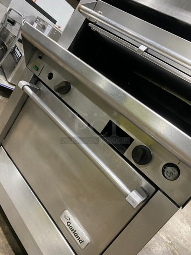 Garland Commercial Natural Gas Powered Upright Double Oven Char Broiler Grill! All Stainless Steel! - Image 9 of 11