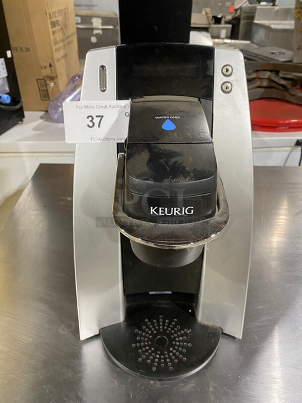Keurig Commercial Countertop Single Coffee Brewer! Model B200! 120V!