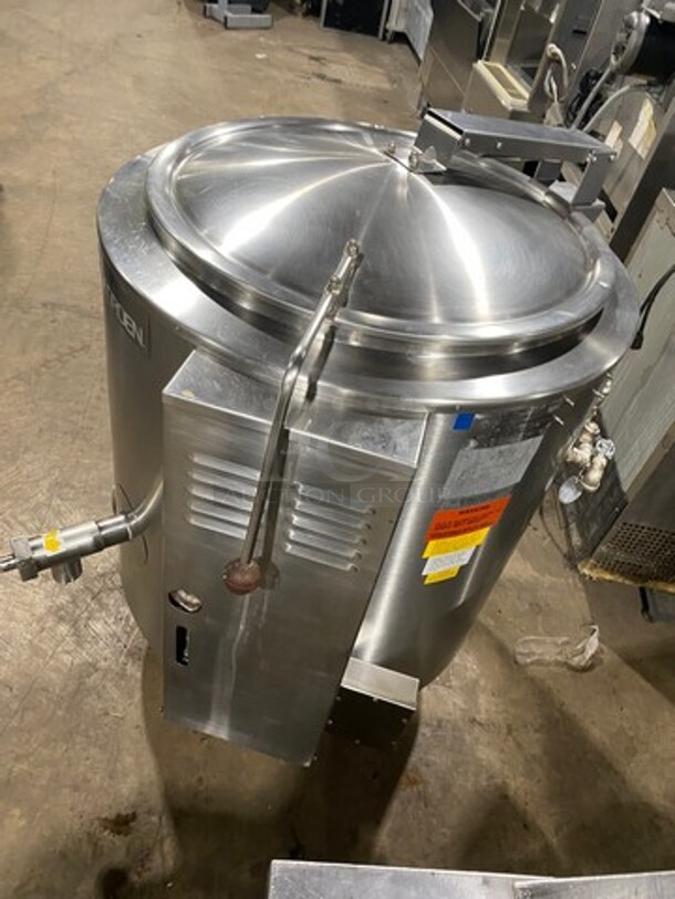 Nice! GROEN Natural Gas Powered All Stainless Steel Commercial Jacketed Steam Kettle! Model GG40! On Legs! - Image 2 of 9