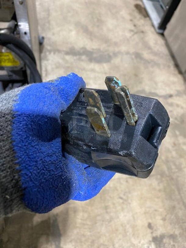 Henny Penny Commercial Electric Powered Pressure Fryer! All Stainless Steel! On Casters! Model: 500 - Image 10 of 10