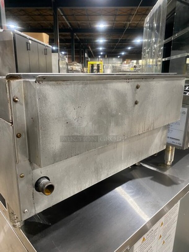 Copper Beech Commercial Countertop Natural Gas Powered Flat Top Griddle! With Back And Side Splashes! All Stainless Steel! On Legs! Model: CBMG24 SN: 181235131 - Image 4 of 8