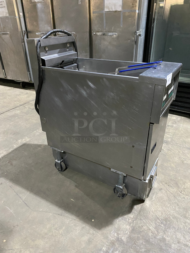 Pitco Frialator Commercial Electric Powered Deep Fat Fryer! With Oil Filter System! With 2 Frying Baskets! All Stainless Steel! On Casters! Model: SFSE14 SN: E08HA027571 208V 60HZ 3 Phase - Image 4 of 9