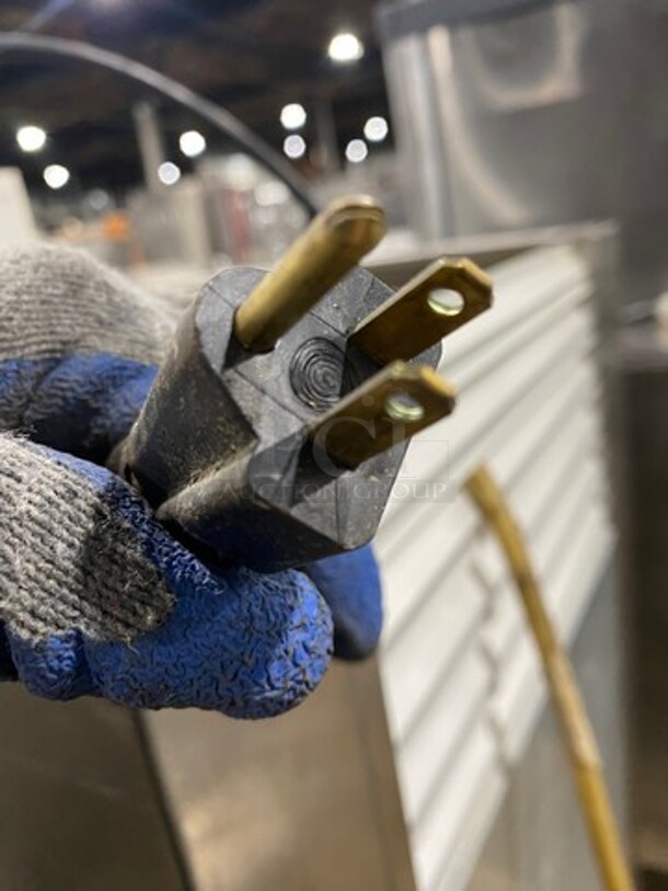 Commercial Countertop Single Door Refrigerator! With Poly Coated Racks! All Stainless Steel! - Image 7 of 7