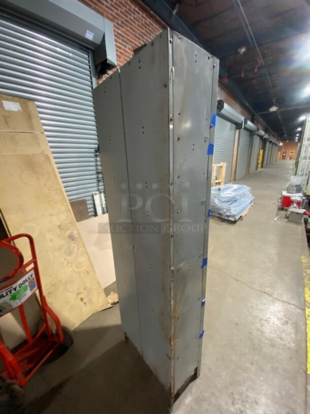 Metal 12 Cubby Locker! - Image 3 of 5