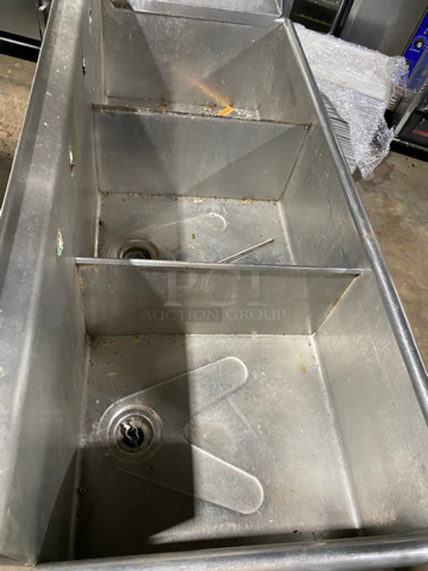 Commercial 3 Compartment Dish Washing Sink! With Single Side Drain Board! With Back Splash! On Legs! - Image 5 of 10