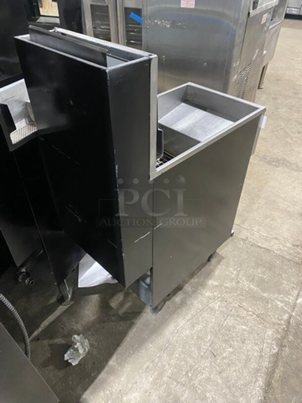 NICE! Pitco Commercial Natural Gas Powered Deep Fat Fryer! With Backsplash! All Stainless Steel! On Legs! Model: 40D SN: G17MC084200 - Image 7 of 8