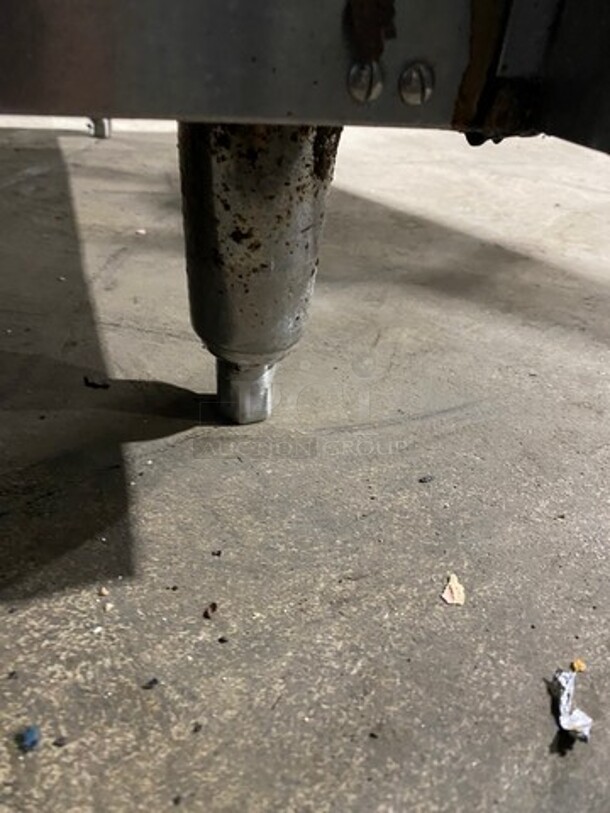 US Range Commercial Natural Gas Powered Flat Top Griddle! With Side Splashes! With Raised Back Splash And Cheese Melter! With Storage Space Underneath! All Stainless Steel! On Legs! Model: BSRX SN: 0409100106383 - Image 11 of 12