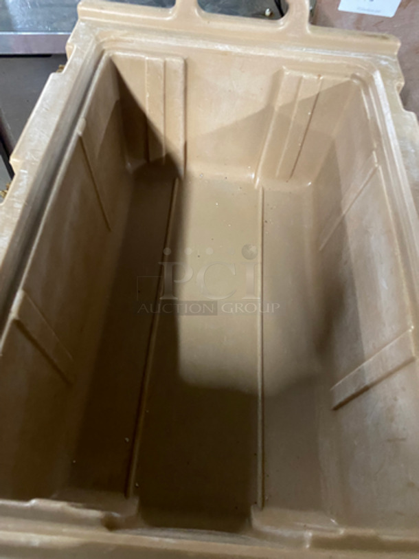 Cambro Insulated Food Pan Carrier! With Side Handles! With Lid! - Image 4 of 5