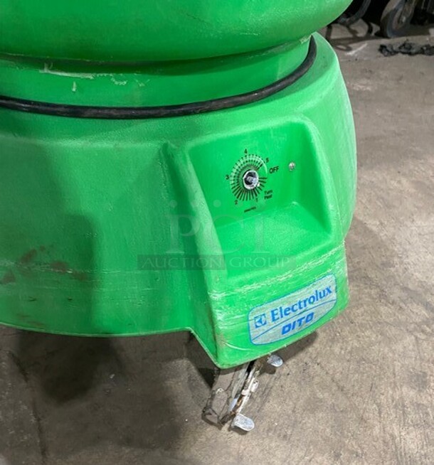 The Green Machine Commercial Salad/Lettuce Spinner! - Image 6 of 7
