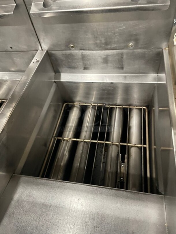 WOW! Pitco 4 Bay Natural Gas Powered Commercial Deep Fat Fryer With Dump Station! With Oil Filter System! MODEL: SGH50 SN: G11BD005235 115V! Working When Removed!
 - Image 6 of 12