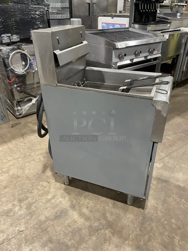 USR Cookline Commercial Electric Powered Stainless Steel Deep Fat Fryer! With Frying Baskets! On Legs! 240V! Model: SR114E! - Image 2 of 10