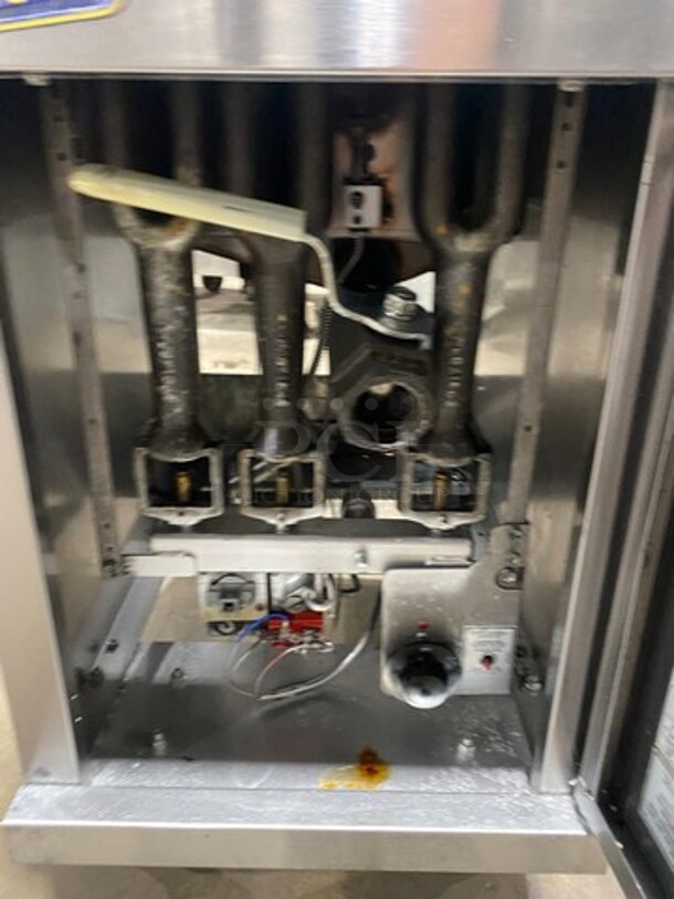 Pitco Commercial Natural Gas Powered Deep Fat Fryer! With Backsplash! All Stainless Steel! On Legs! Model: 40C SN: G16CE025898 - Image 6 of 8