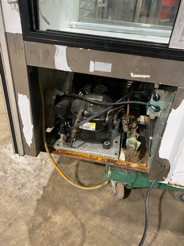 2010 Leader Commercial Refrigerated Bakery Display Case Merchandiser! With Curved Front Glass! With Rear Access Doors! Stainless Steel Body! Model: RHDL48 SN: PT10M1682D 115V 60HZ 1 Phase - Image 6 of 9