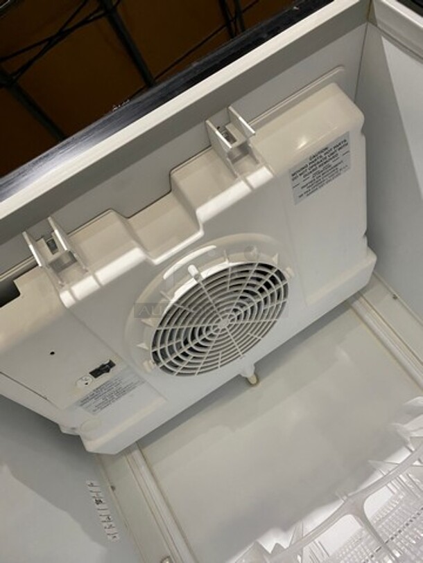 Imbera Commercial Single Door Reach In Cooler Merchandiser! With View Through Door! Poly Coated Racks And Drink Racks! POWERS ON, BUT DOES NOT GET DOWN TO TEMP! Model: G319 SN: 111150711390 115V 60HZ 1 Phase - Image 6 of 8