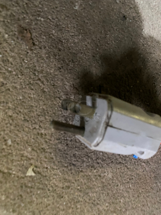 Dynamic Commercial 20" Handheld Immersion Blender! Model: SMX600E 115V 60HZ  - Image 5 of 5