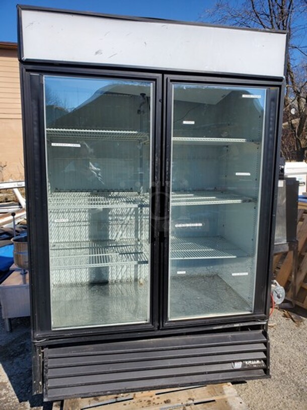 TRUE Two Glass Door Freezer Merchandiser  115/308/230V.