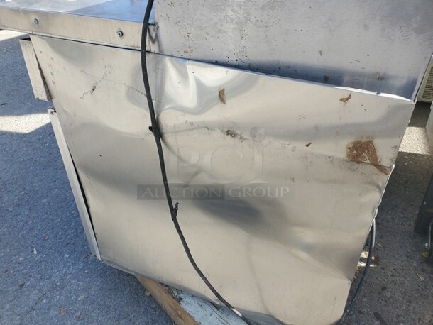 Victory VPT-119 4 Door Prep-Table 119X35X36 (Dent on one side) 115V - Image 9 of 10