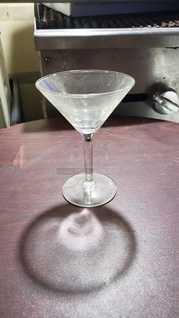 Lot of 16 Glasses - Image 1 of 1