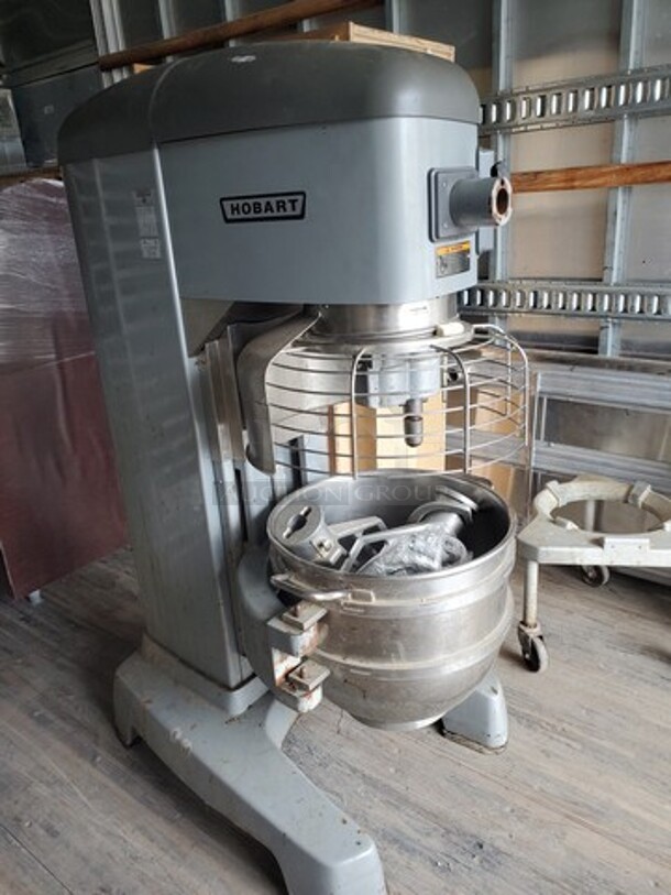 Hobart Legacy+ HL662 60 Qt. Planetary Floor Pizza Mixer with Guard 200-240V/1PH (Broken Knob) W/ Attachments
Includes bowl dolly - Image 6 of 10