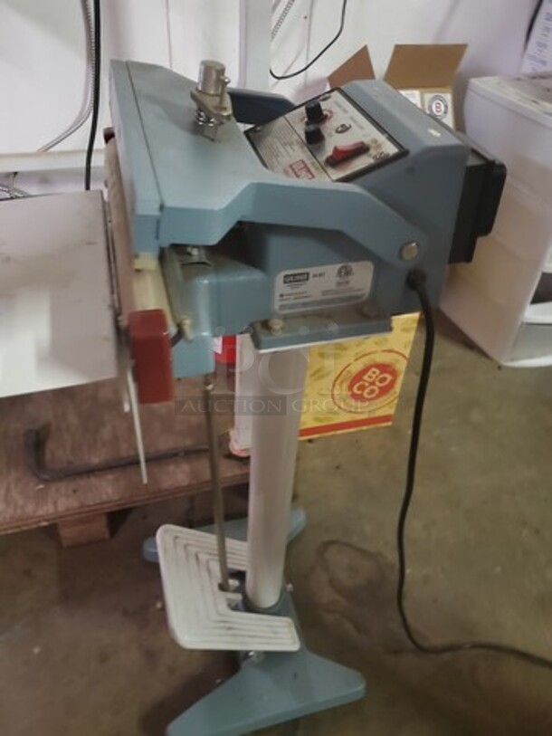 ULINE KF-300F 12 inch Impulse Foot Sealer 120V - Image 2 of 4