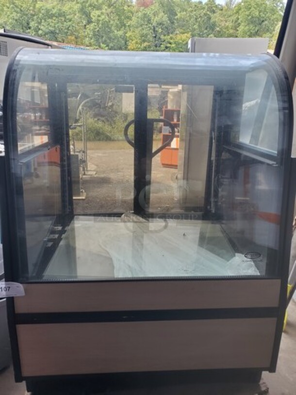 Federal Industries CGR 3652 3FT Refrigerated Display Case
Good Working Condition
120 V
60 Hz
1 PH - Image 1 of 11