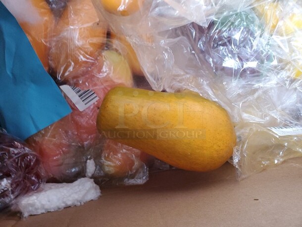 One lot of Plastic Fruit Decorations - Image 6 of 10