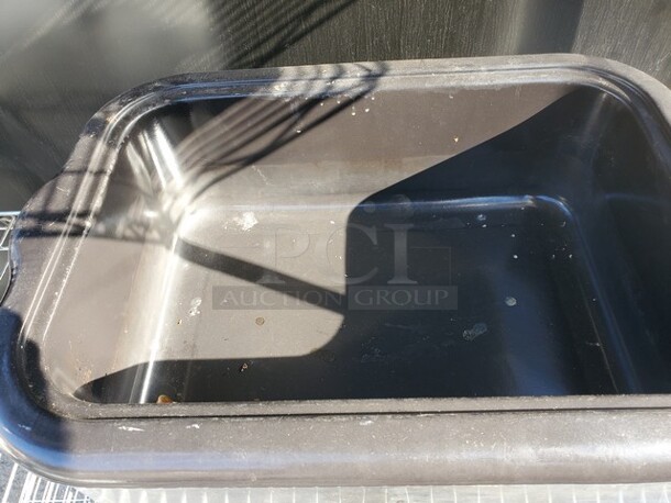 Rival 20qt Roaster Oven. Missing Knob - Image 3 of 4