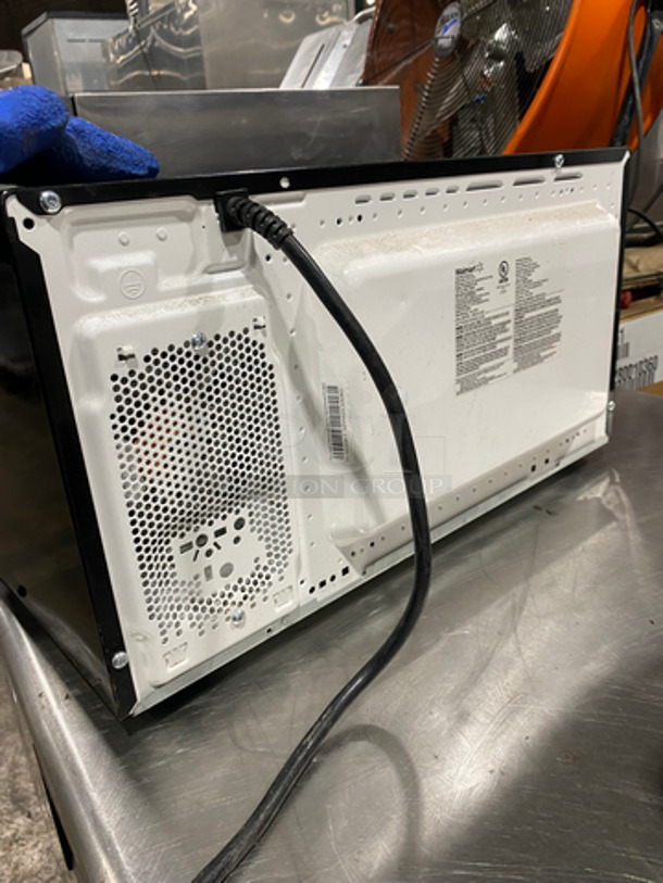 LATE MODEL! 2020 Hamilton Beach Countertop Microwave Oven! Model: P100N30APS3B - Image 4 of 8