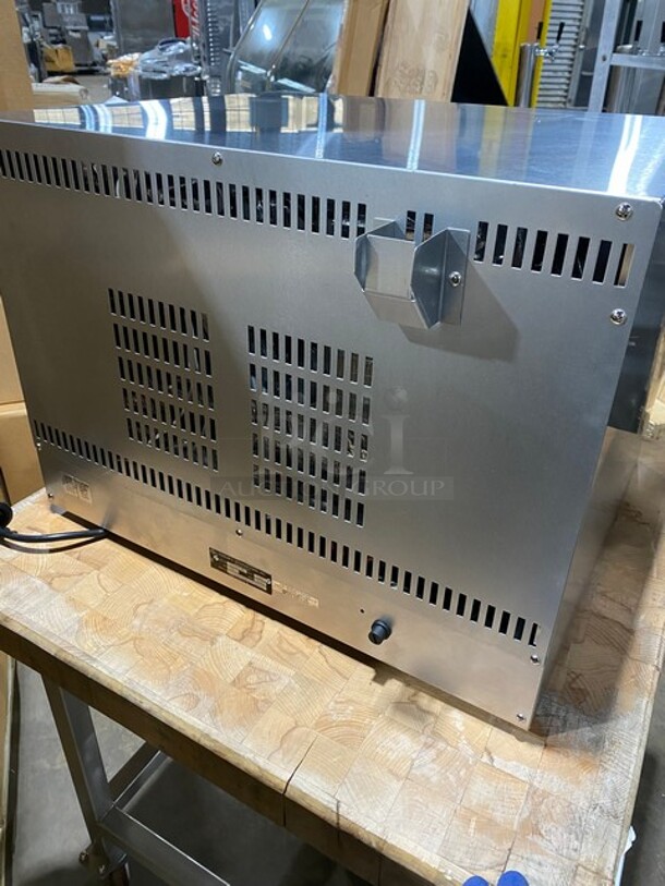 NEW IN BOX! Star Holman Electric Countertop Convection oven! MODEL CCOH3 SN: COCCO82000640 120V! Working!  - Image 4 of 12