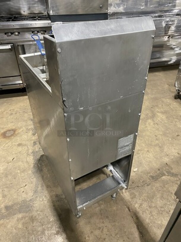 American Range Commercial Natural Gas Powered Deep Fat Fryer! With 2 Metal Frying Baskets! With Backsplash! All Stainless Steel! On Legs! Model: AF50HE SN: 211020FO029 - Image 4 of 9