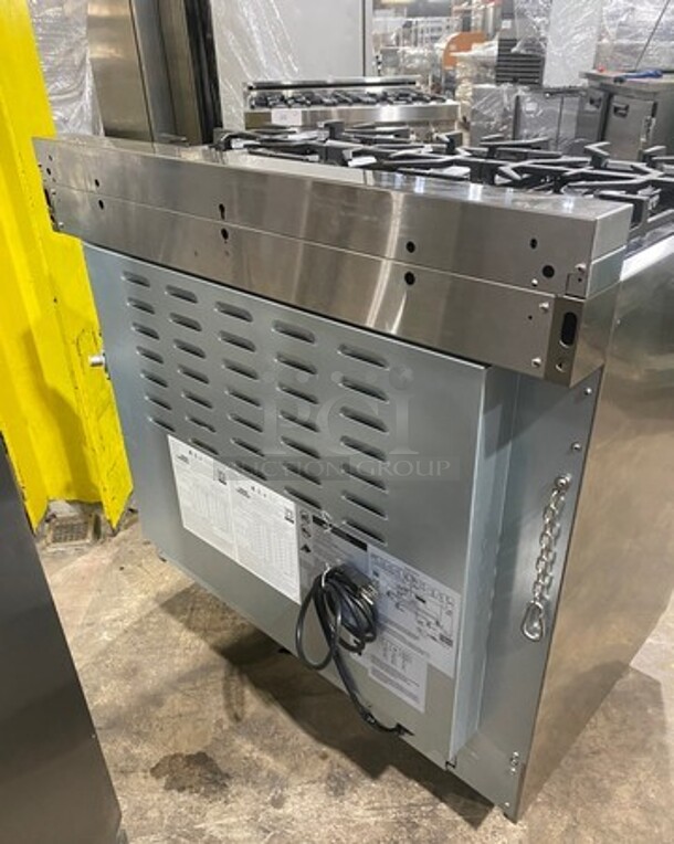 SWEET! Zline Gas Powered 6 Burner Stove! With Oven Underneath! Stainless Steel! MODEL RG36 SN:RG36GE2204007903 120V  - Image 4 of 11