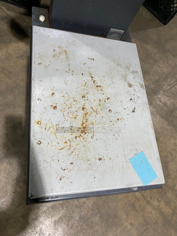 Detecto Commercial Scale! Max Capacity 300Lbs! On Casters! Model: 1106DK SN: 9605174 - Image 5 of 8
