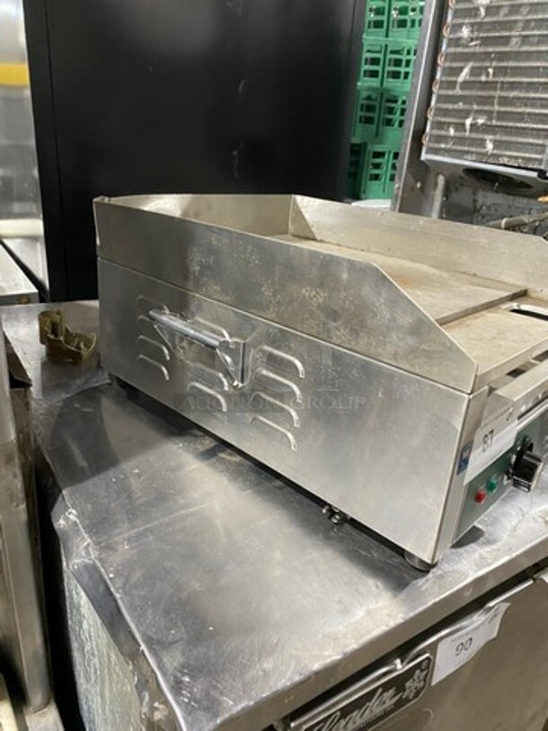 Waring Commercial Countertop Electric Powered 14" Flat Top Griddle! With Back And Side Splashes! All Stainless Steel! Model: WGR140 SN: 150521 120V - Image 3 of 8