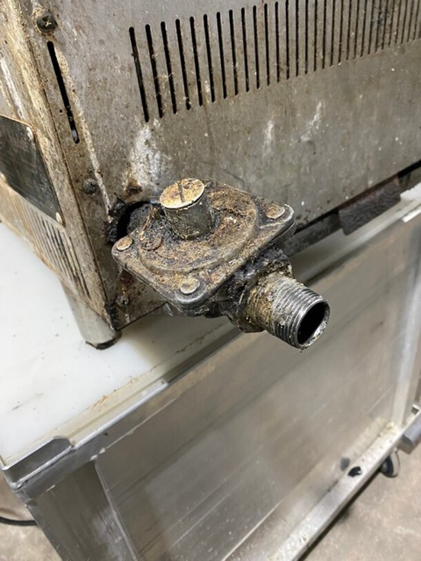 Qualite All Stainless Steel Commercial Countertop Natural Gas Powered Char Broiler Grill! - Image 5 of 8