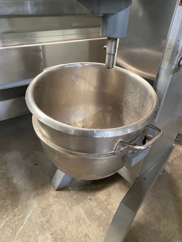 Univex Commercial 30 Quart Planetary Mixer with Mixing Bowl! 115V 1PH! Eletric powered! - Image 7 of 9