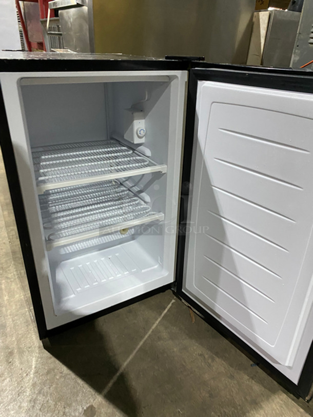 Euhomy Countertop/ Undercounter Single Door Mini Freezer! Stainless Steel Body! Model: MF-3.0-Y SN: 2009000668 115V 60HZ - Image 6 of 8